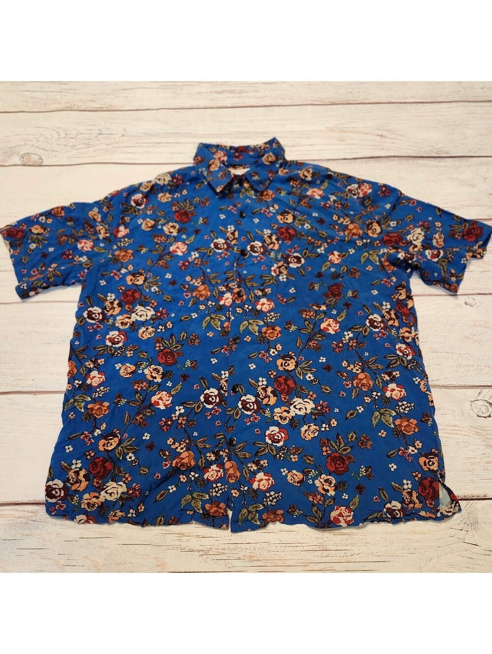 Urban Outfitters Blue Floral Button-Up Shirt Medium Short Sleeve